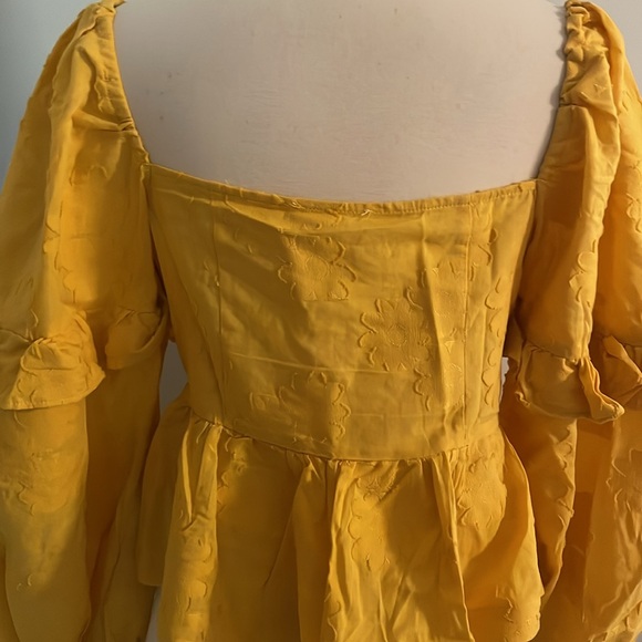 Cute mustard yellow peasant top size small - Picture 5 of 8